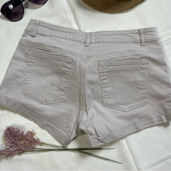 ♻️DISPONIBLE ♻️
✨🍂PRE-LOVED H&M Short🍂✨ - Picture 4 of 5